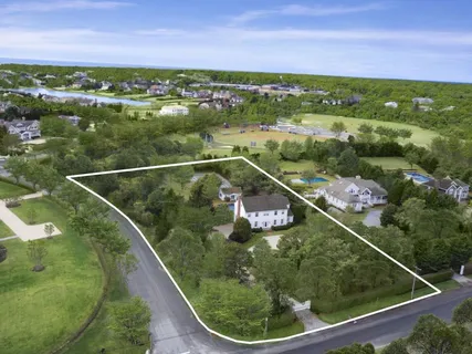 $4,995,000 | 131 Flying Point Road, Southampton, NY 11968