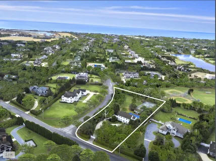 $4,995,000 | 131 Flying Point Road, Southampton, NY 11968