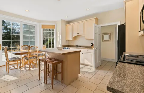 $4,995,000 | 131 Flying Point Road, Southampton, NY 11968