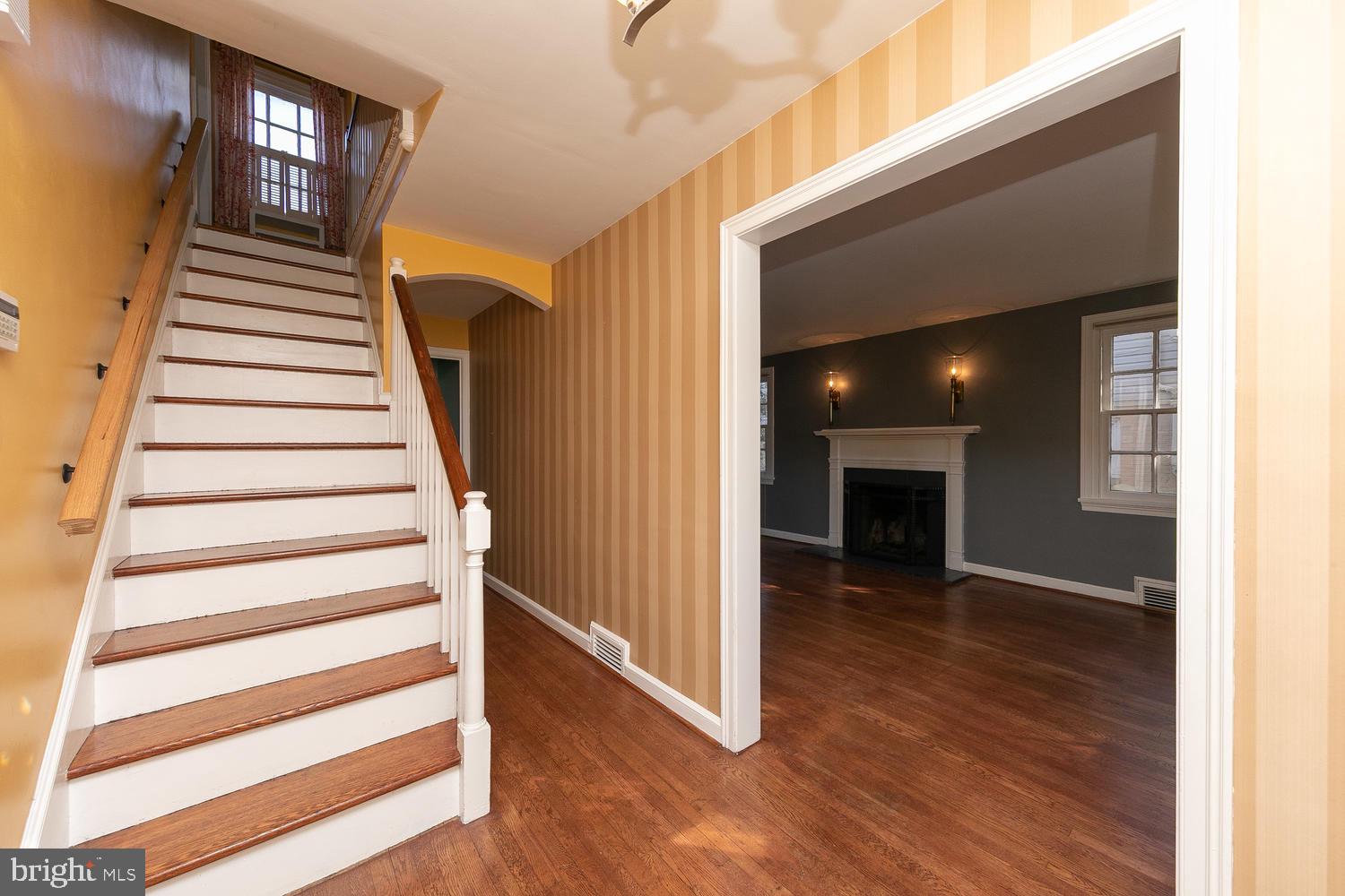 545 Ashmead Road Cheltenham, PA 19012 - Photo 4 of 42