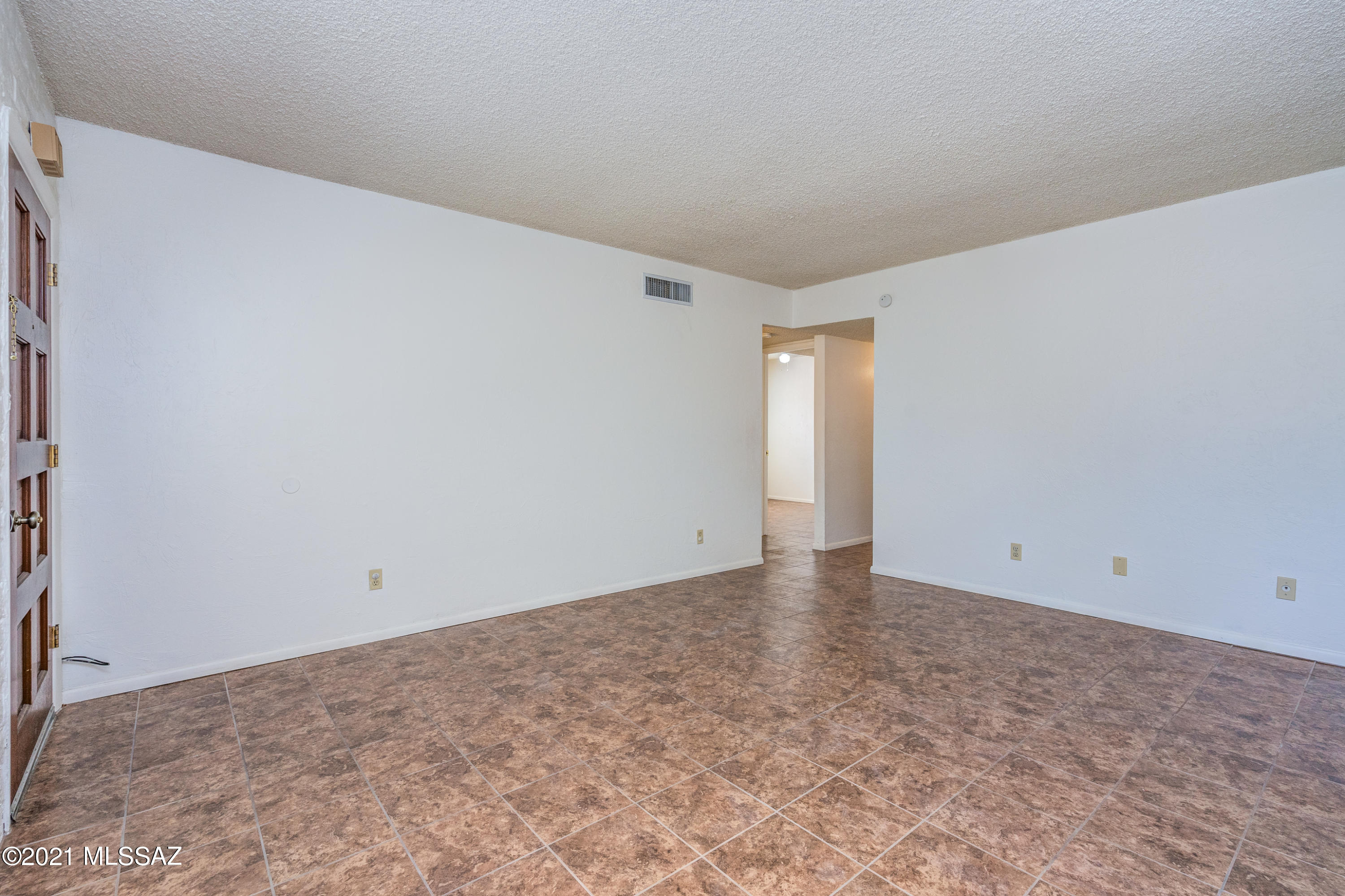 810 South Kolb Road Tucson, AZ 85710 - Photo 3 of 28