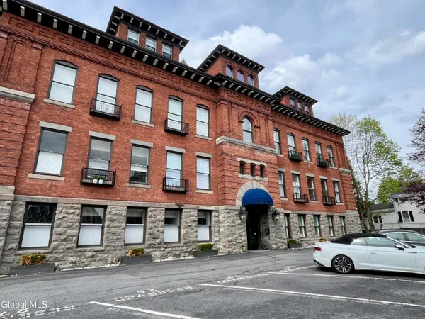 $10,000 | 77 Van Dam Street, Unit 204, Saratoga Springs, NY 12866