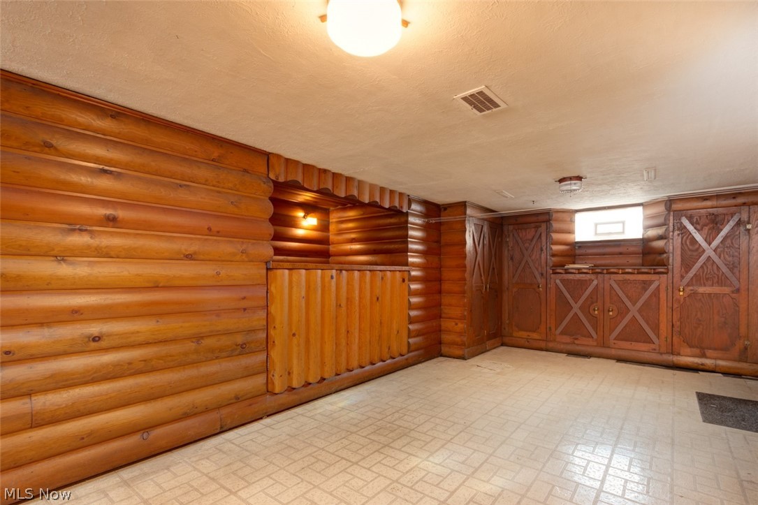 17509 Crestland Road Cleveland, OH 44119 - Photo 26 of 32 Gallery Image 26