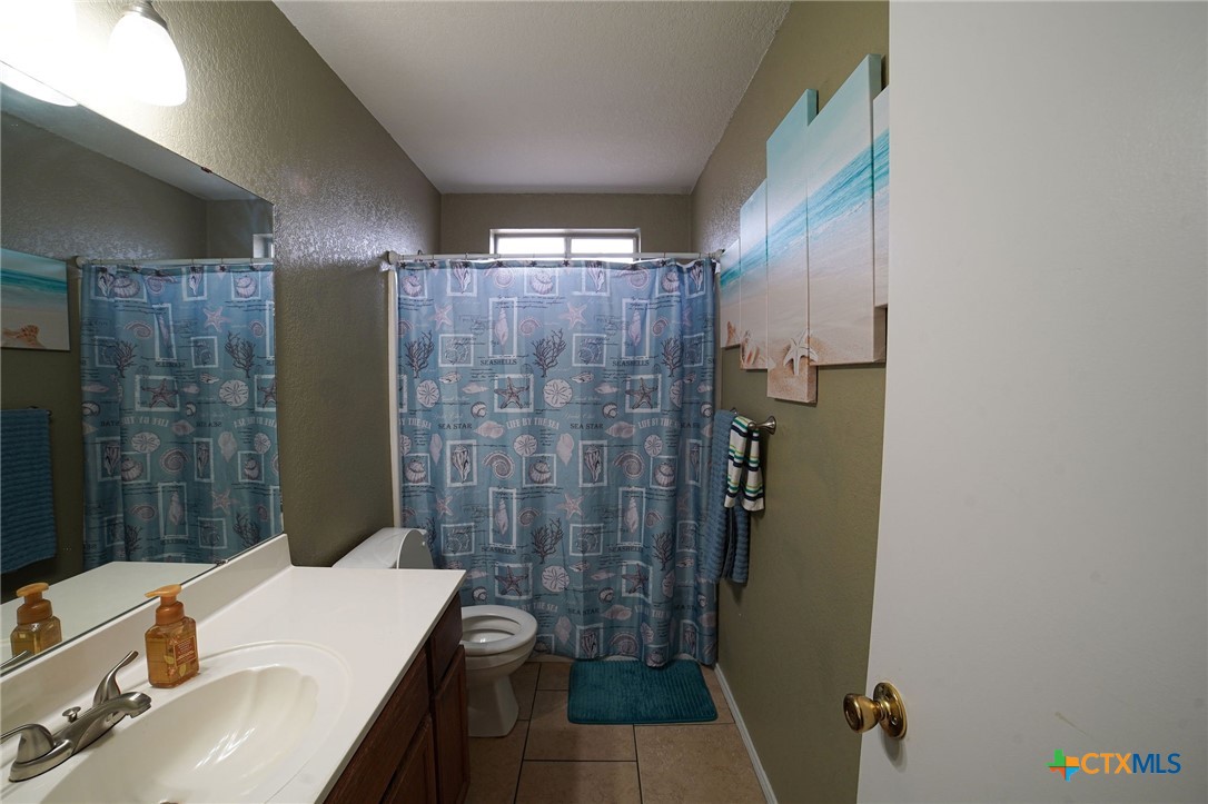 805 James Loop Killeen, TX 76542 - Photo 24 of 31 a bathroom with a sink a toilet and shower