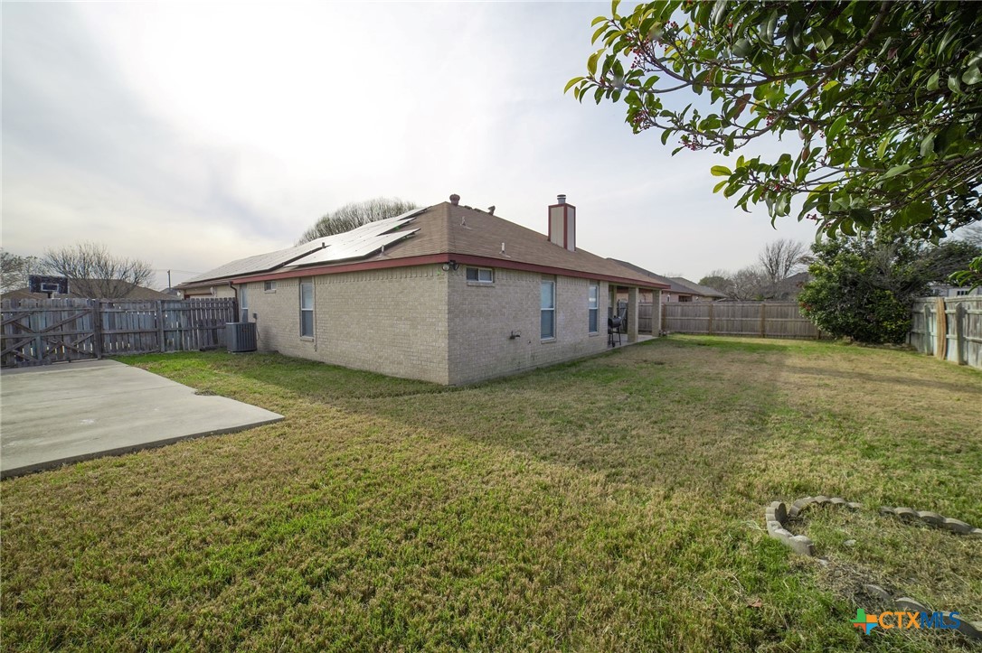 805 James Loop Killeen, TX 76542 - Photo 29 of 31 a view of a house with a yard