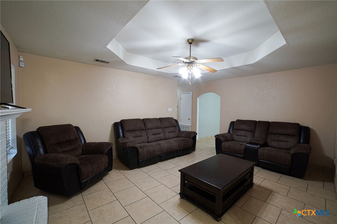 805 James Loop Killeen, TX 76542 - Photo 10 of 31 a living room with furniture and a lamp
