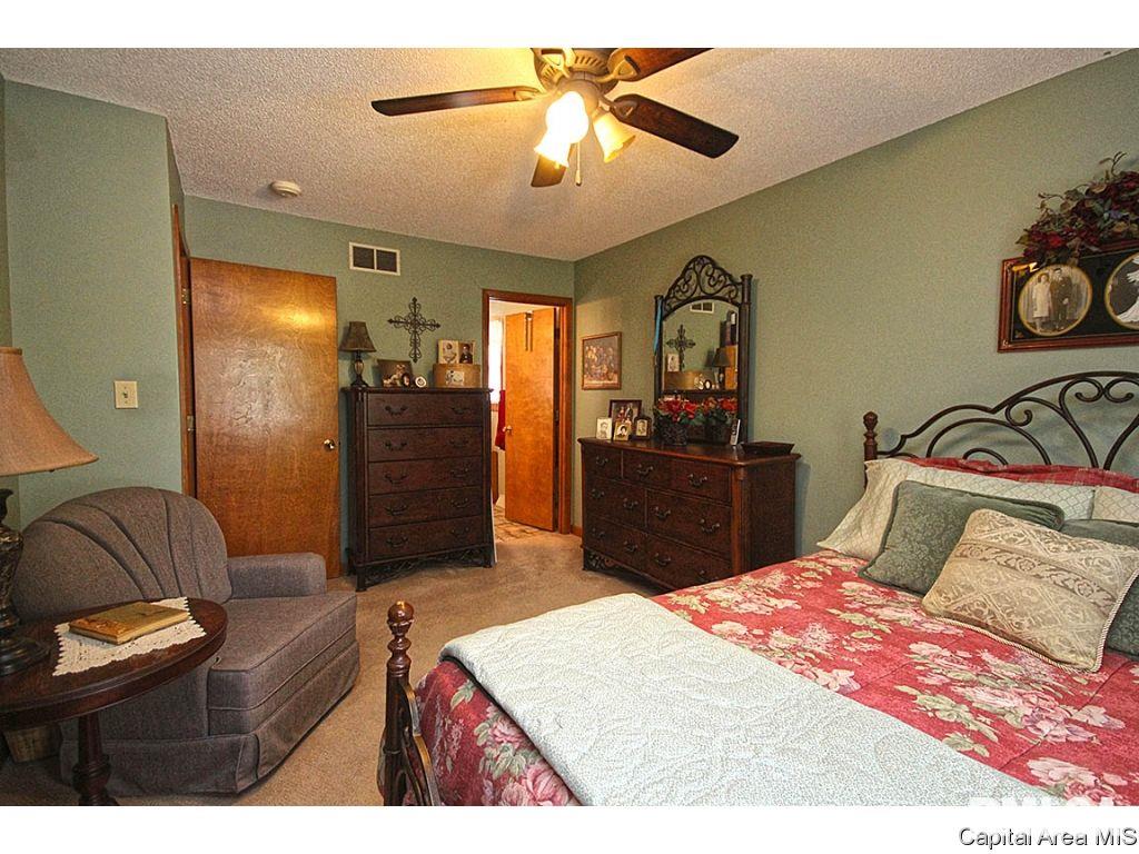 2428 Mayfair Road Springfield, IL 62703 - Photo 19 of 35
