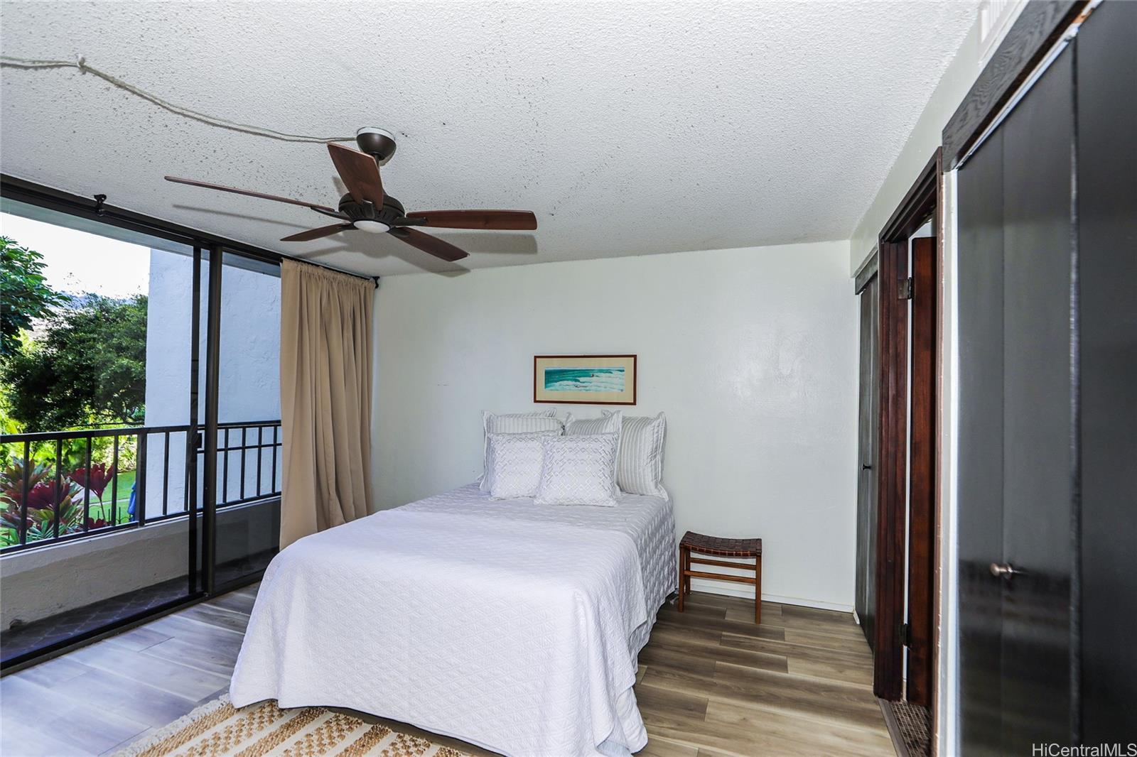 500 Lunalilo Home Road, Unit 22H Honolulu, HI 96825 - Photo 6 of 25 Primary Bedroom to Juliet lanai
