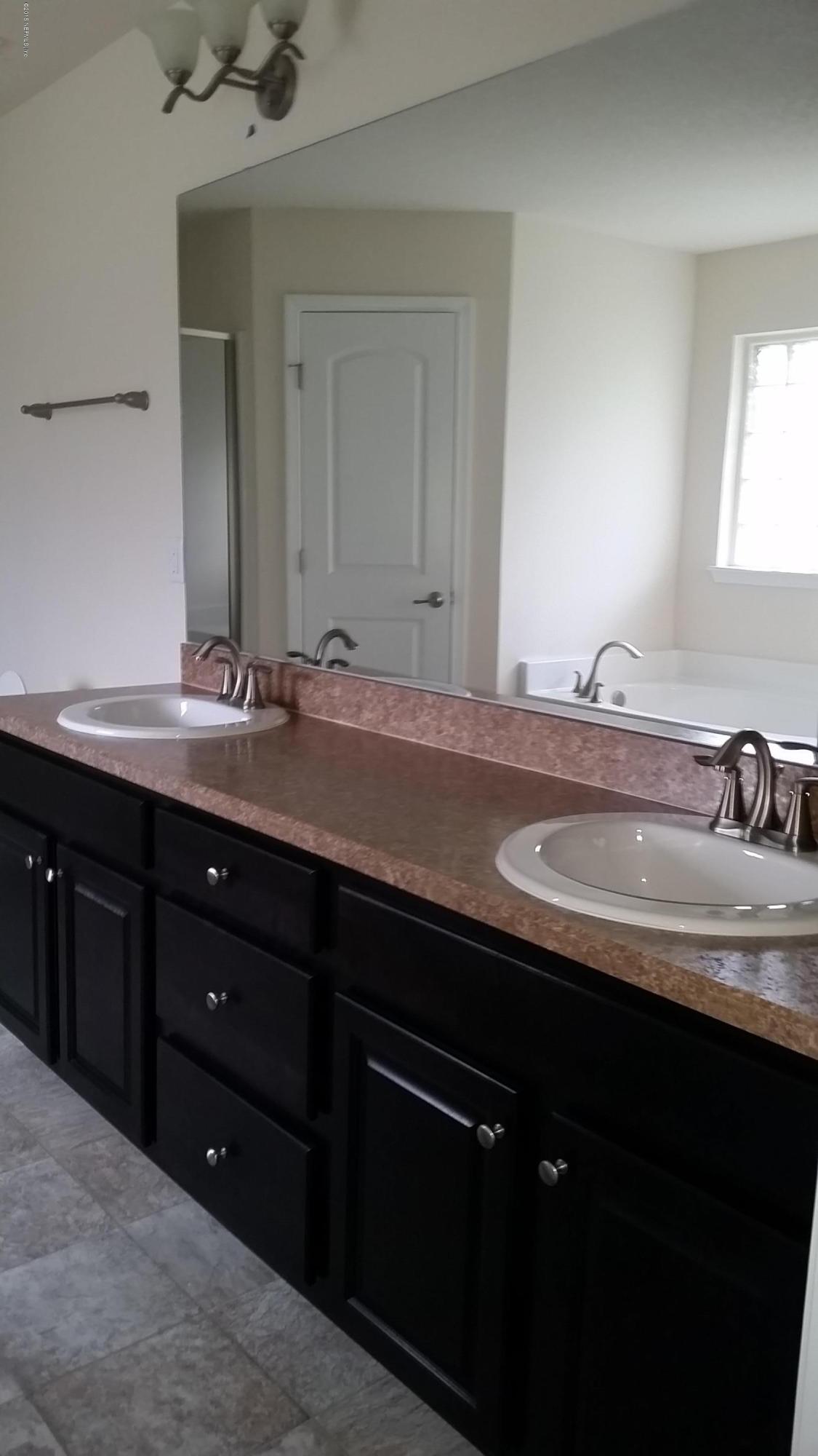 3060 Longleaf Ranch Circle Middleburg, FL 32068 - Photo 8 of 13 2169 mster bath