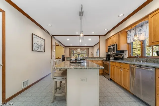 $475,000 | 36 MacKenzie Road, Hampton, NJ 08827