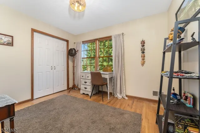 $475,000 | 36 MacKenzie Road, Hampton, NJ 08827