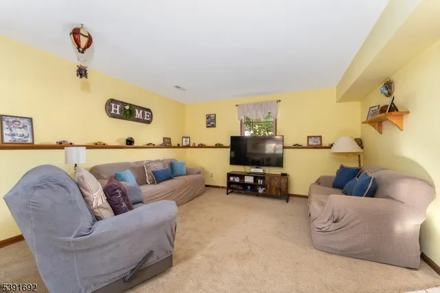 $475,000 | 36 MacKenzie Road, Hampton, NJ 08827