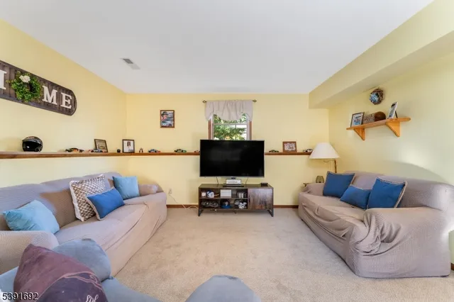 $475,000 | 36 MacKenzie Road, Hampton, NJ 08827