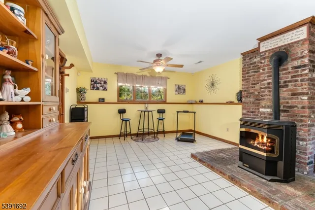 $475,000 | 36 MacKenzie Road, Hampton, NJ 08827