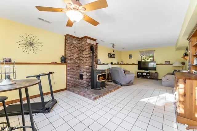 $475,000 | 36 MacKenzie Road, Hampton, NJ 08827