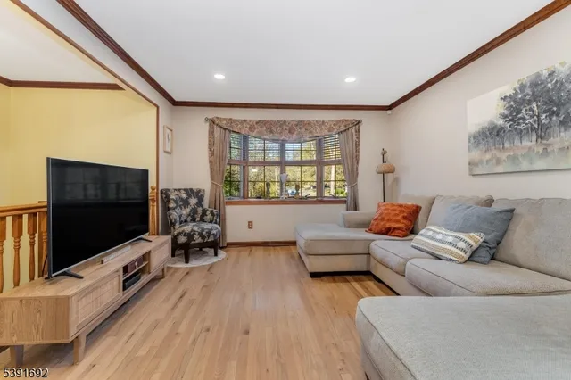 $475,000 | 36 MacKenzie Road, Hampton, NJ 08827