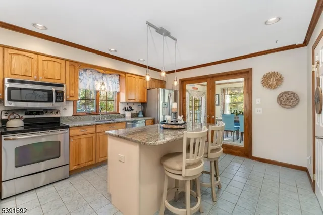$475,000 | 36 MacKenzie Road, Hampton, NJ 08827
