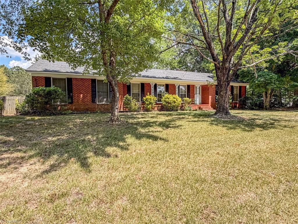 1303 Briarcliff Road Burlington, NC 27215 - Photo 4 of 31