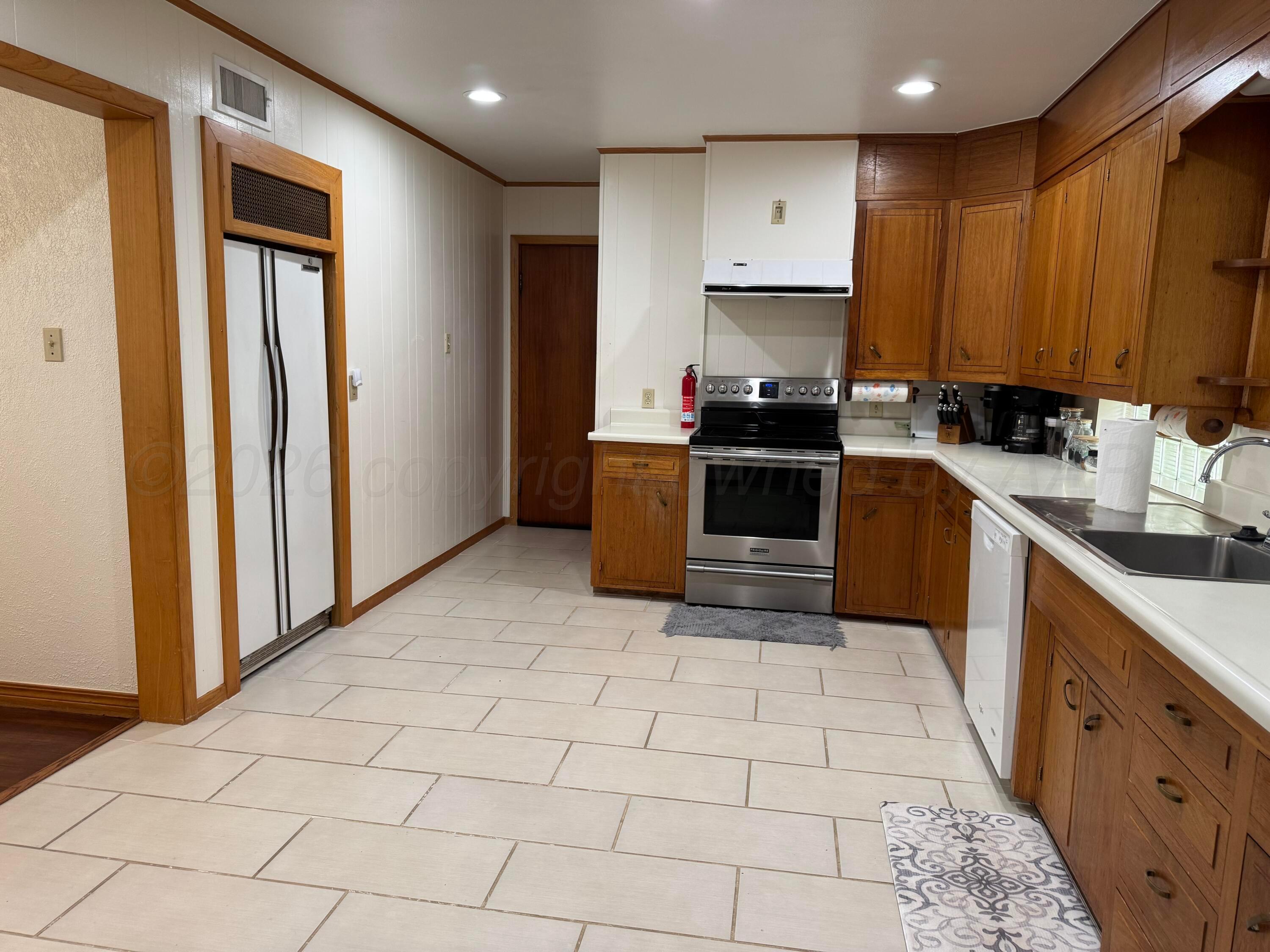 300 North 6th Street Canadian, TX 79014 - Photo 6 of 13 IMG_6050