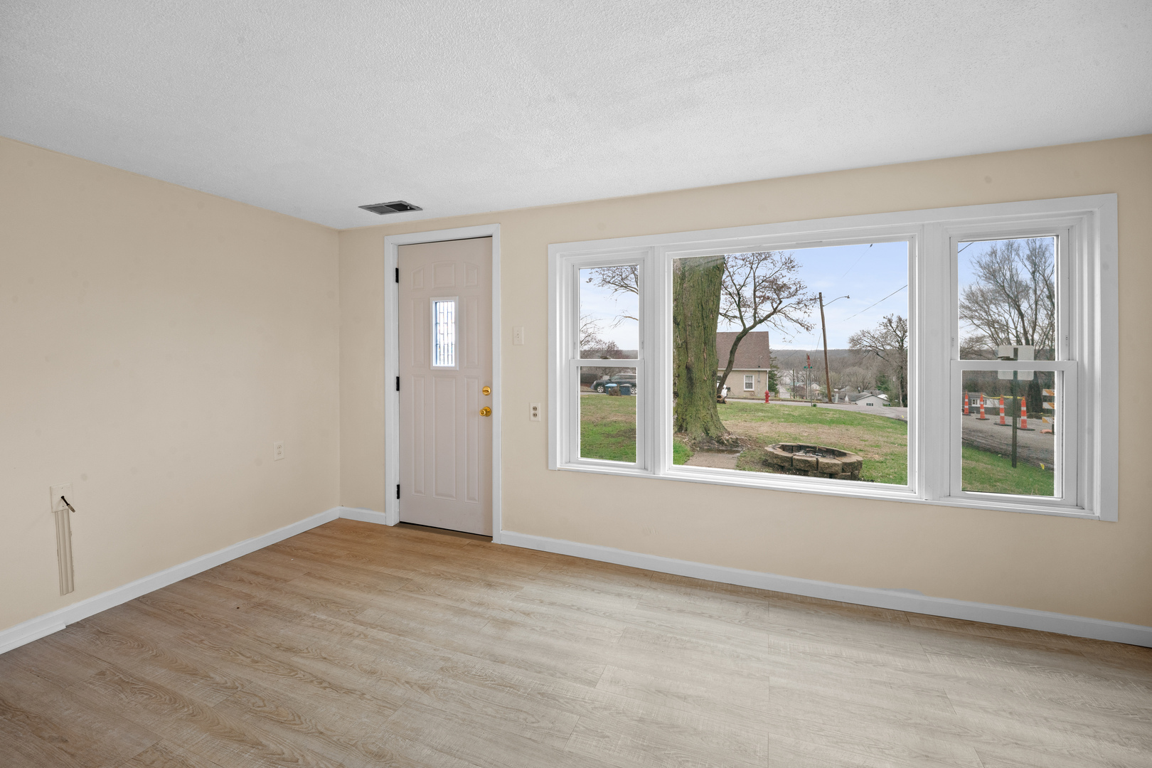 730 5th Street Buffalo, IA 52728 - Photo 3 of 16 a view of an empty room with a window