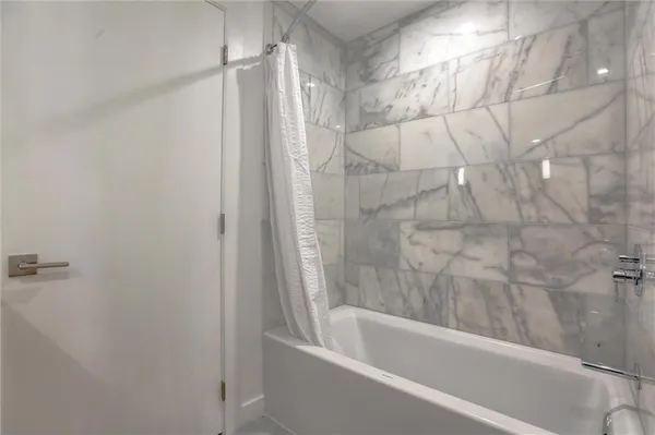 $4,950 | 618 North Rampart Street, Unit 204, New Orleans, LA 70112