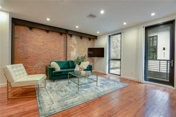 $4,950 | 618 North Rampart Street, Unit 204, New Orleans, LA 70112