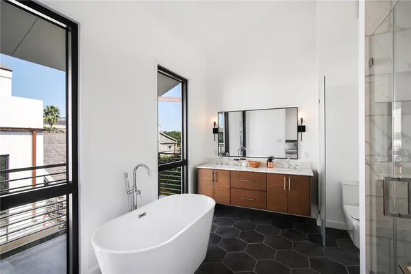 $4,950 | 618 North Rampart Street, Unit 204, New Orleans, LA 70112