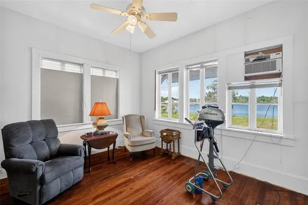 $200,000 | 272 South Central Avenue, Umatilla, FL 32784
