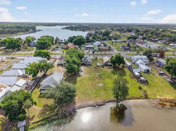 $200,000 | 272 South Central Avenue, Umatilla, FL 32784