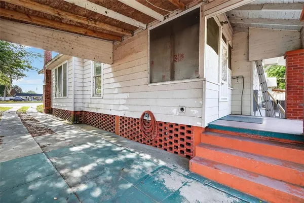 $200,000 | 272 South Central Avenue, Umatilla, FL 32784