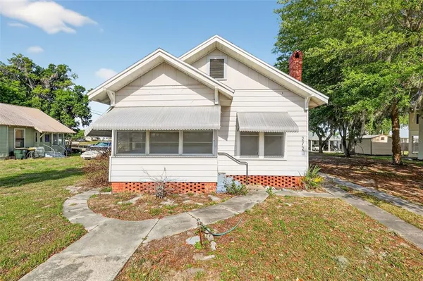 $200,000 | 272 South Central Avenue, Umatilla, FL 32784