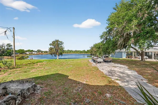 $200,000 | 272 South Central Avenue, Umatilla, FL 32784