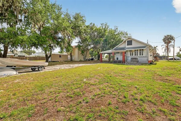$200,000 | 272 South Central Avenue, Umatilla, FL 32784