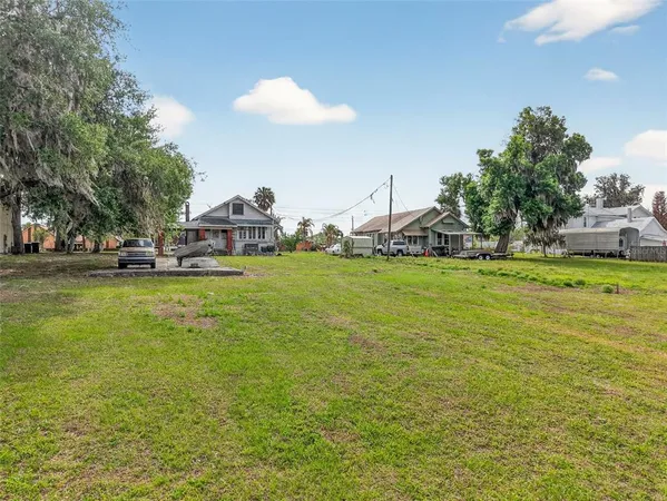$200,000 | 272 South Central Avenue, Umatilla, FL 32784