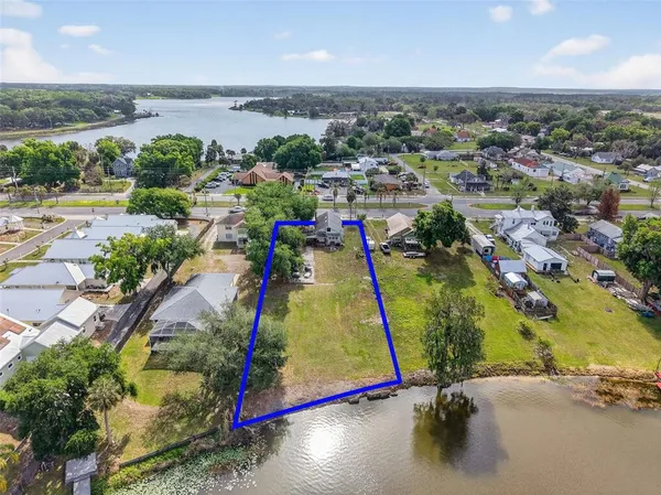 $200,000 | 272 South Central Avenue, Umatilla, FL 32784