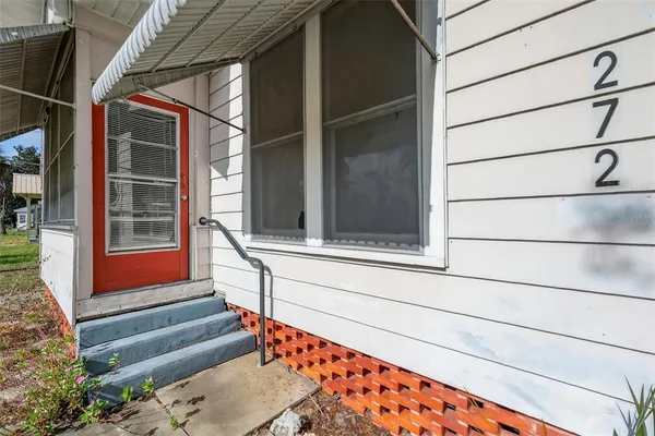 $200,000 | 272 South Central Avenue, Umatilla, FL 32784