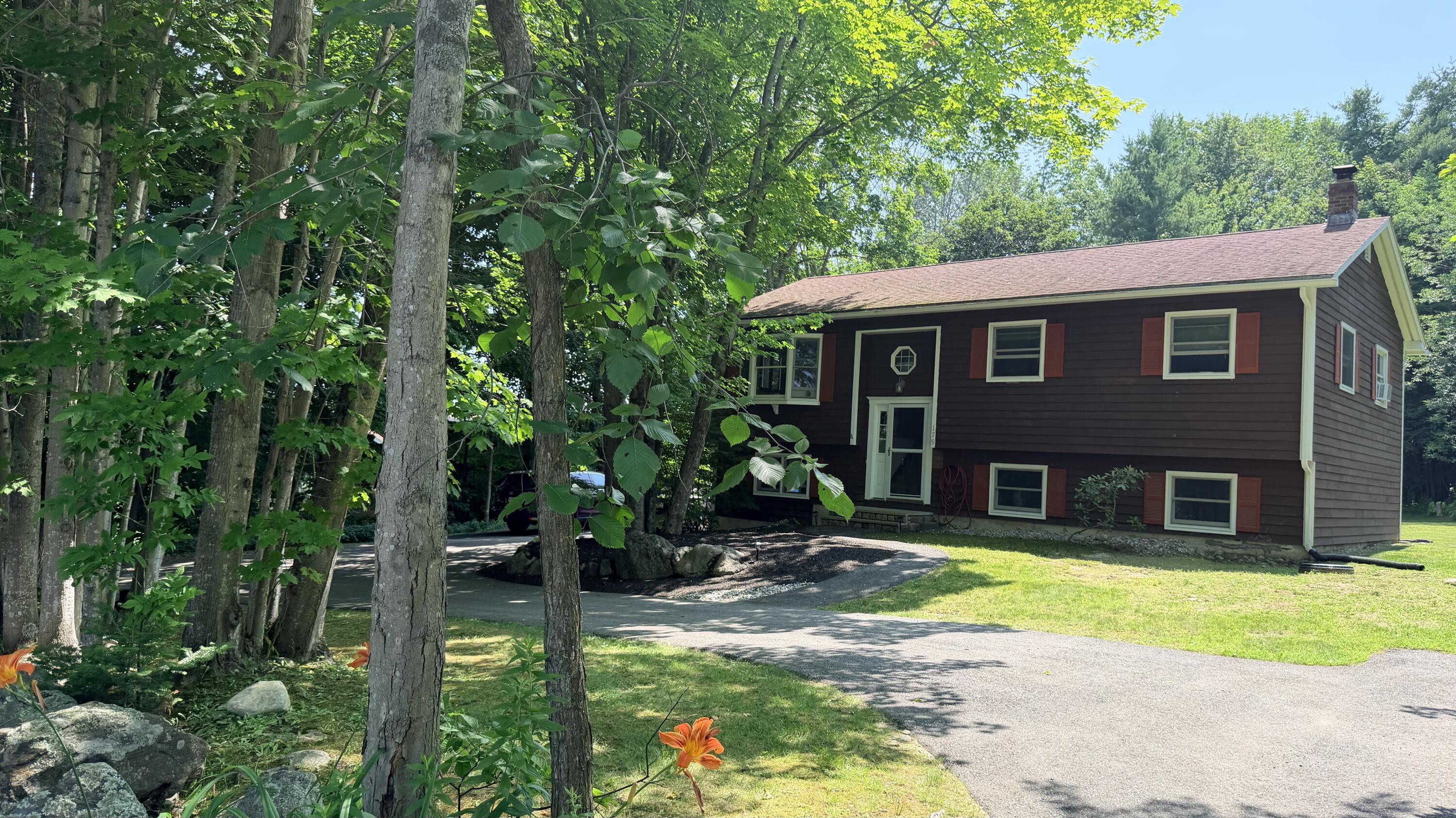 179 Randall Road Lewiston, ME 04240 - Photo 2 of 38 IMG_2571