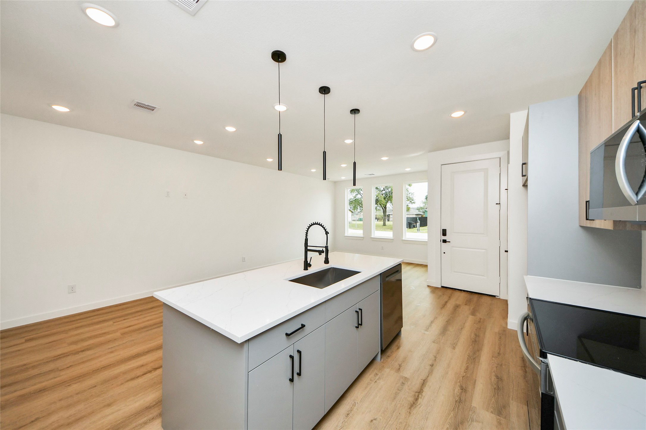 5201 Fairchild Street Houston, TX 77028 - Photo 7 of 43