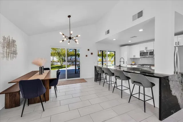 $868,000 | 1110 East Vista Chino, Palm Springs, CA 92262