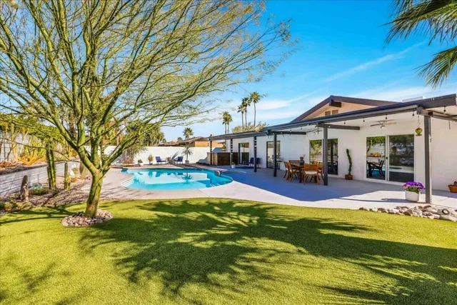 $868,000 | 1110 East Vista Chino, Palm Springs, CA 92262