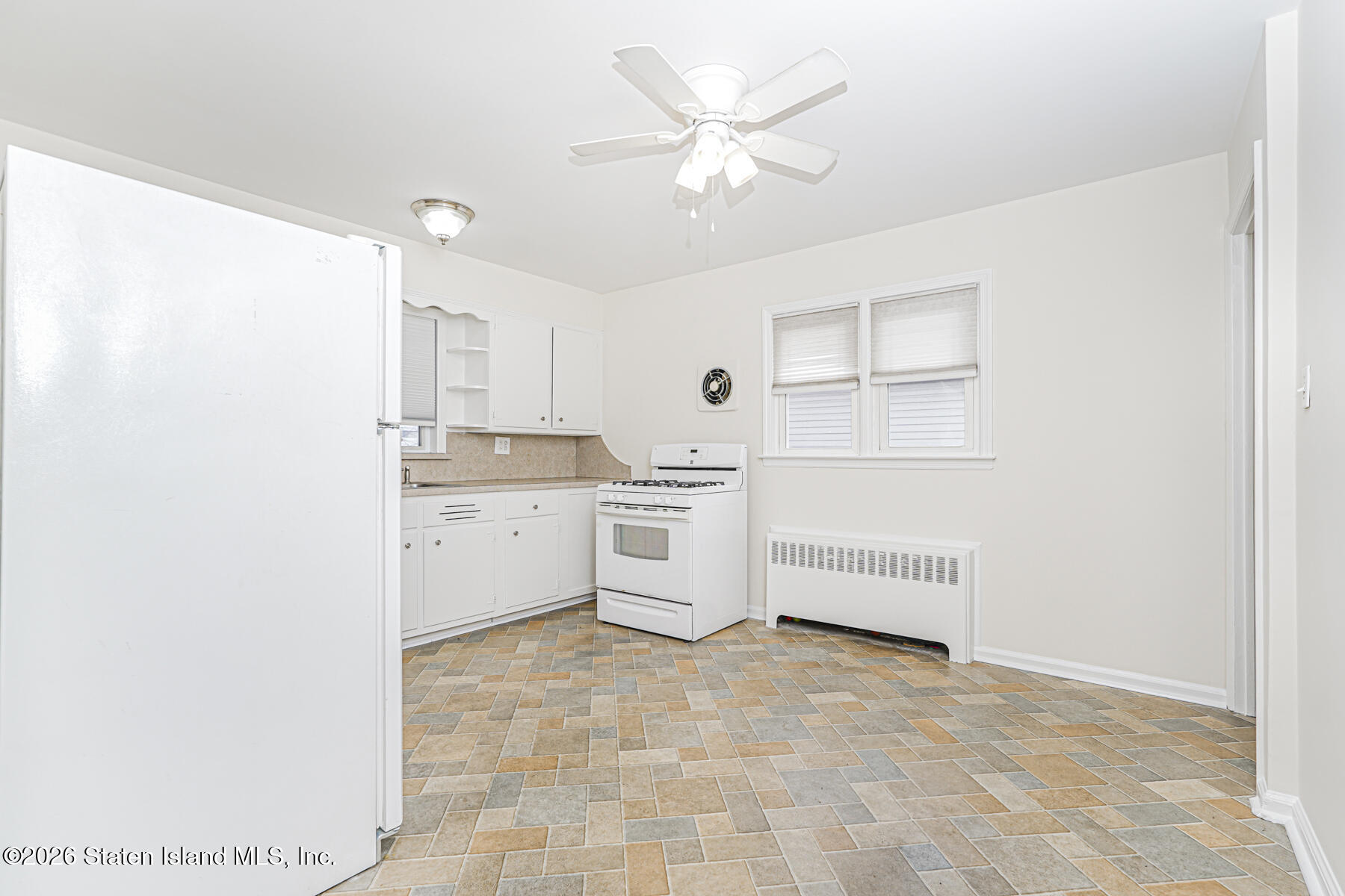 468 Decatur Avenue Staten Island, NY 10314 - Photo 7 of 23 Photo Jan 06 2026, 2 02 17 PM