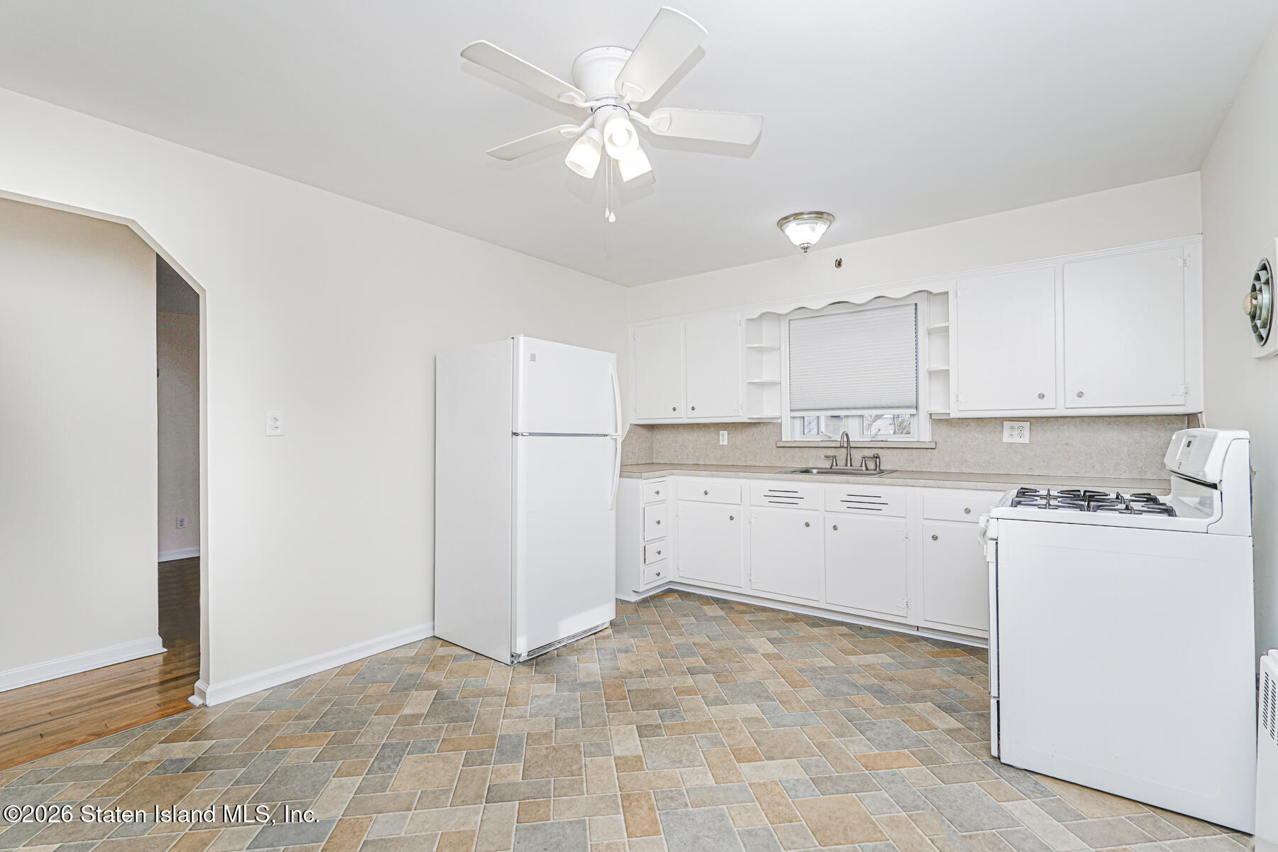 468 Decatur Avenue Staten Island, NY 10314 - Photo 9 of 23 Photo Jan 06 2026, 2 02 37 PM