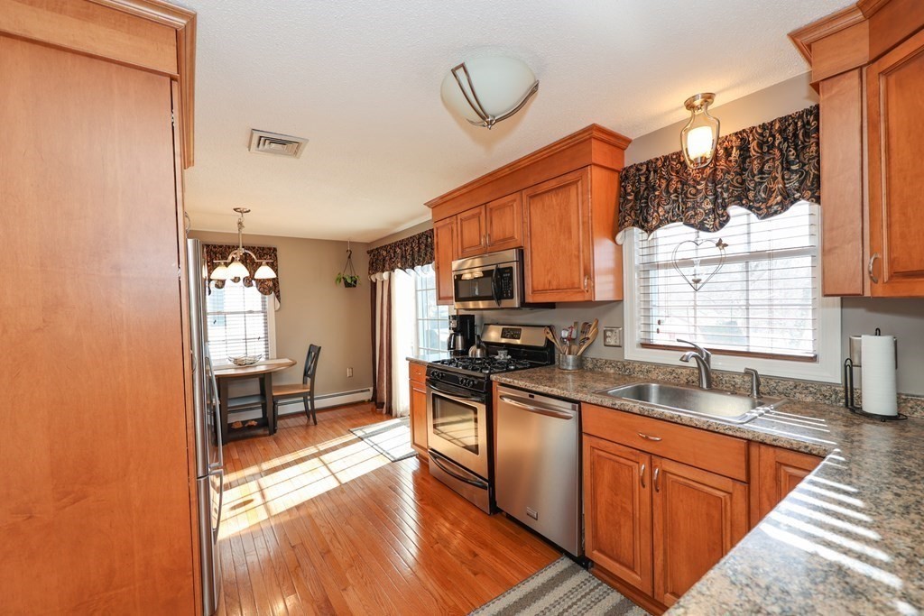 166 Hillcrest Road Dracut, MA 01826 - Photo 11 of 42