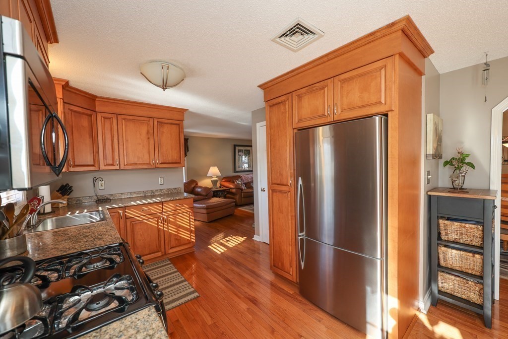 166 Hillcrest Road Dracut, MA 01826 - Photo 12 of 42