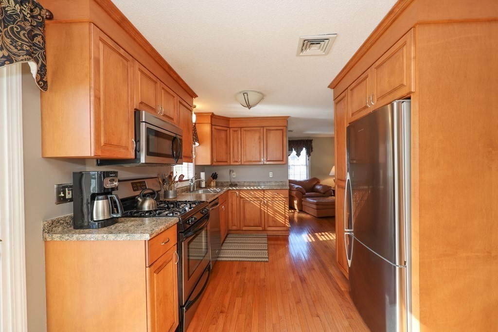 166 Hillcrest Road Dracut, MA 01826 - Photo 14 of 42