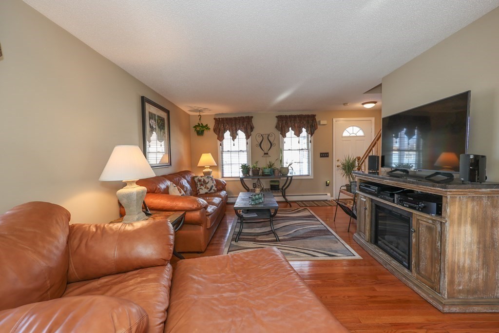 166 Hillcrest Road Dracut, MA 01826 - Photo 8 of 42