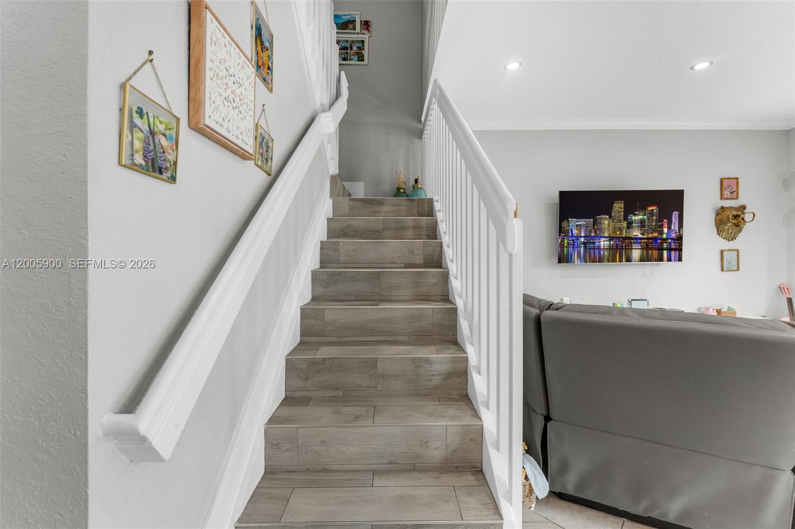945 Southwest 154th Court Miami, FL 33194 - Photo 8 of 49 a view of entryway and hall