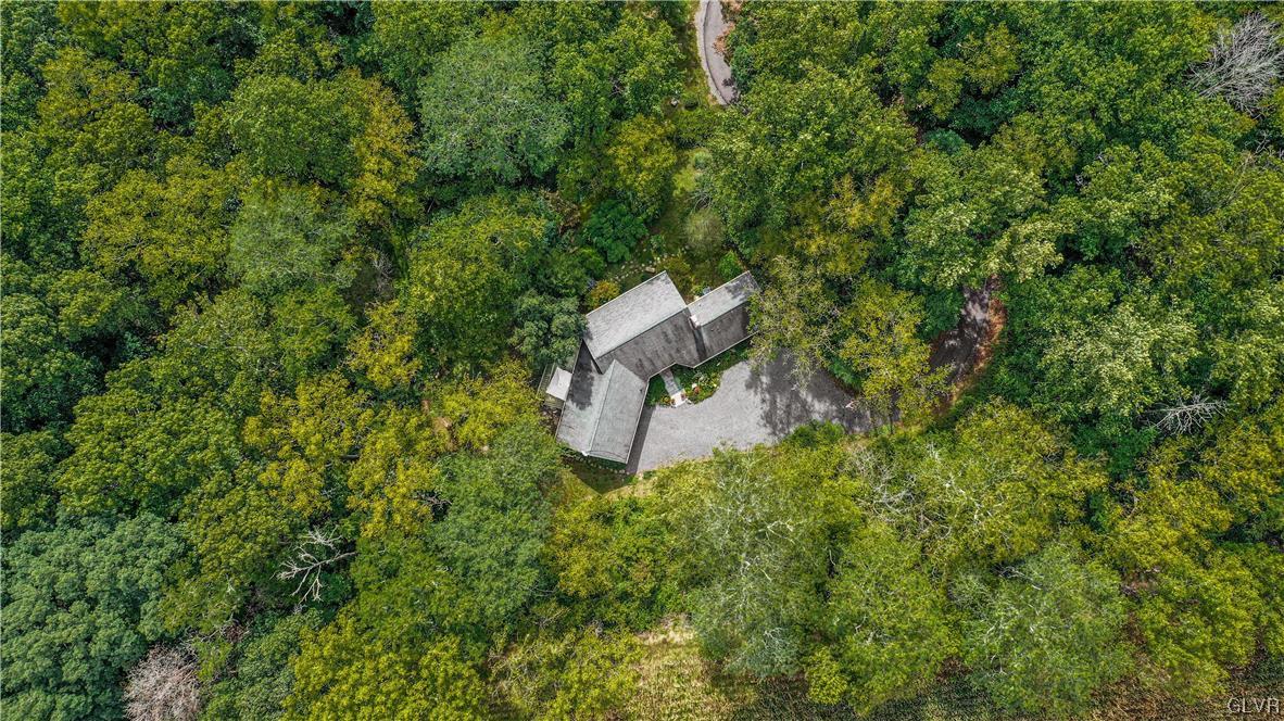 935 Spring Hill Road Riegelsville, PA 18077 - Photo 3 of 50