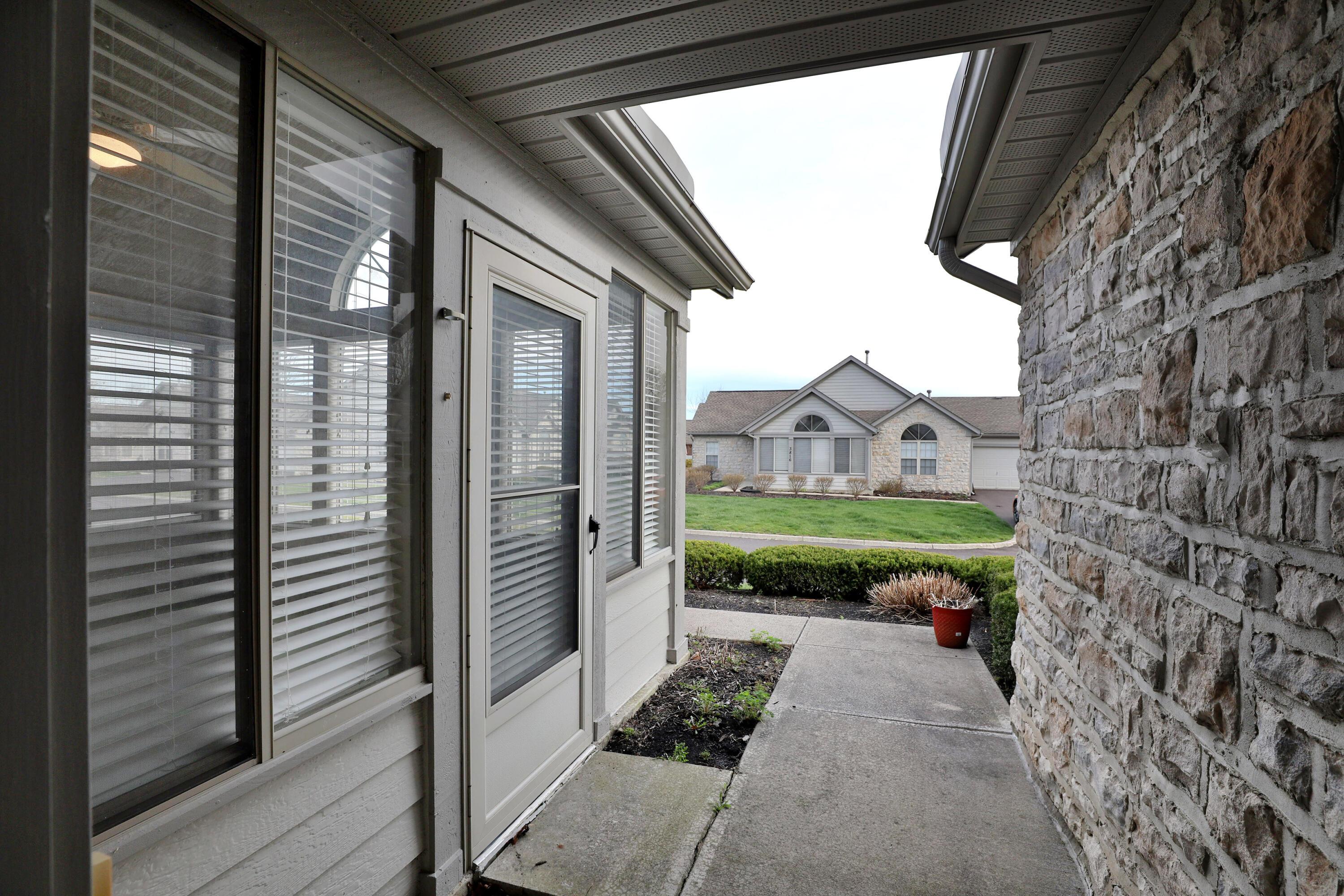 3827 Orchard Way Powell, OH 43065 - Photo 6 of 33 3827-OrchardWay-06a