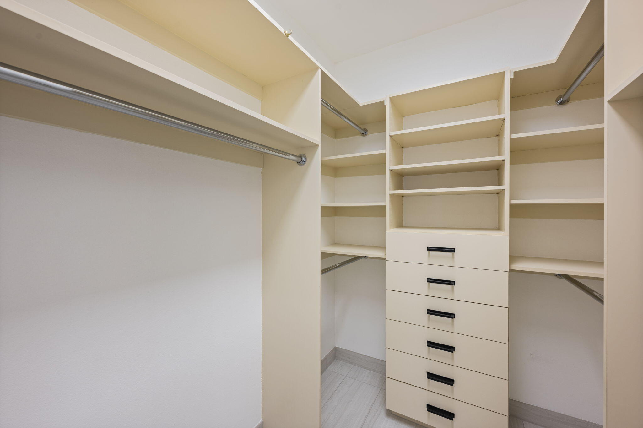 19375 Rim Lake Court Bend, OR 97702 - Photo 42 of 77 Primary walk-in closet